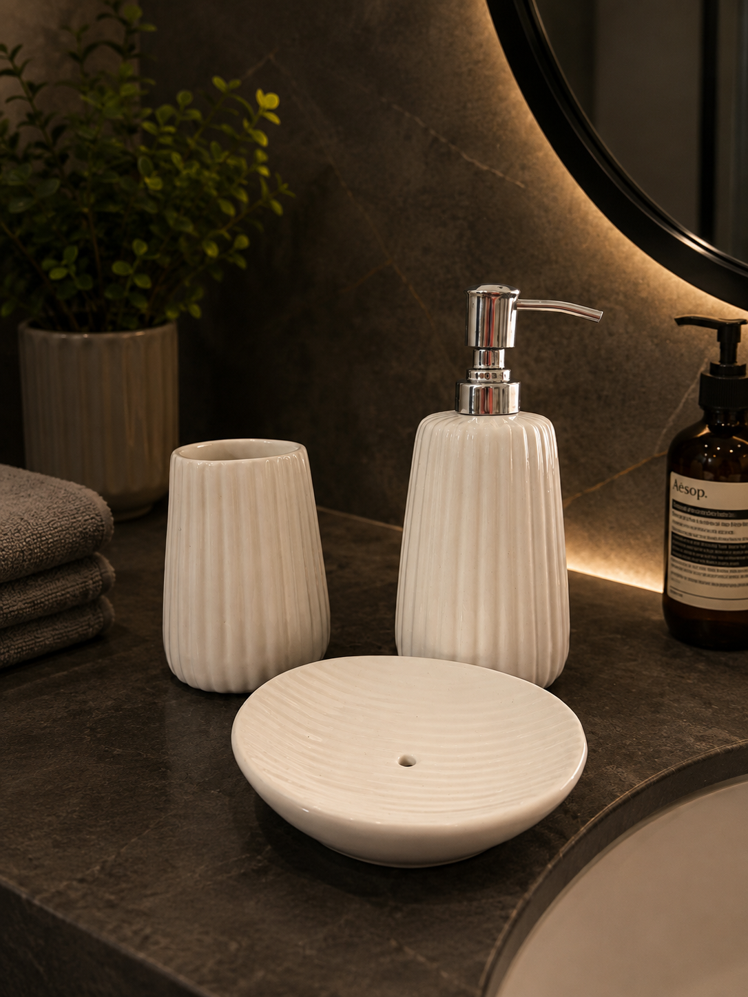 Aura Ribbed Bathroom Set
